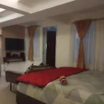 Deluxe Large Studio